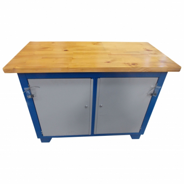 Bancada fechada 2 portas, prateleira interna, tampo madeira pinus