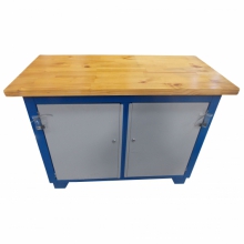 Bancada fechada 2 portas, prateleira interna, tampo madeira pinus